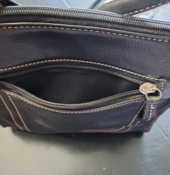 Fossil Black Pebbled Leather Crossbody Bag - Picture 2 of 9